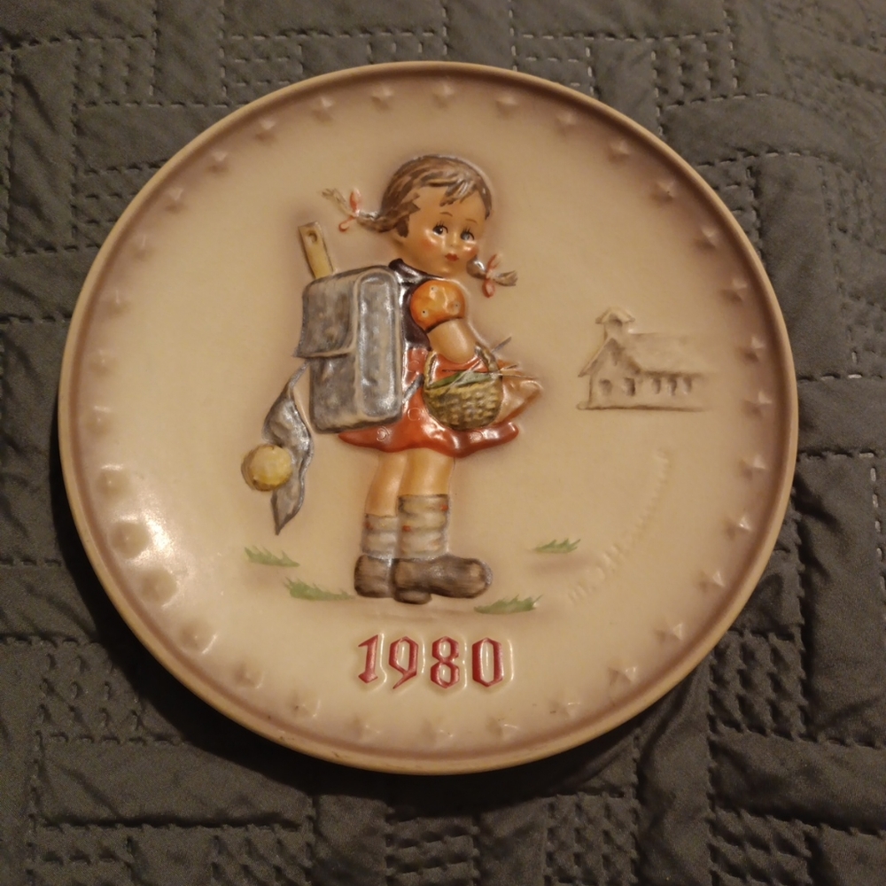 Vintage 1980 MJ Hummel Goebel Collector Edition Plate. German Authentic Hum #273